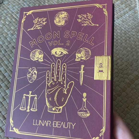 Lunar Beauty Moon Spell Volume 2 eyeshadow palette - Picture 1 of 9